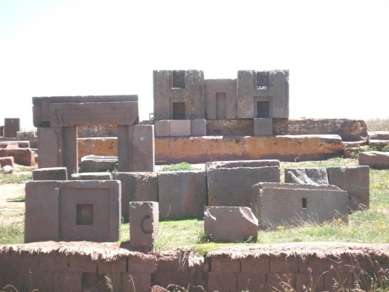 Tiawanaku et Puma Punka, Bolivie: les images que personne ne veut vous montrer Bolivia-pumapunku-city-ruins